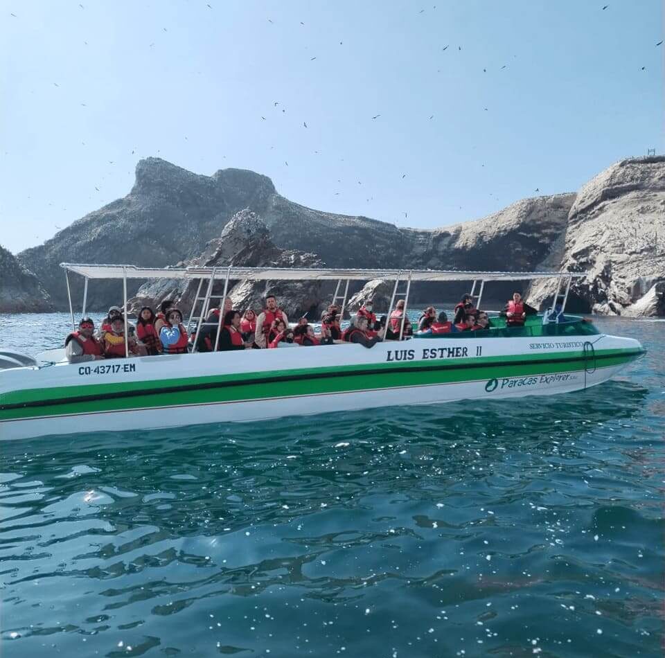 Islas Ballestas con embarcaciones propias
