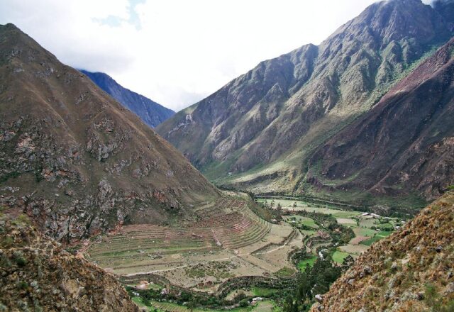Terrazas de Patallacta y valle del río Urubamba en el Camino Inca